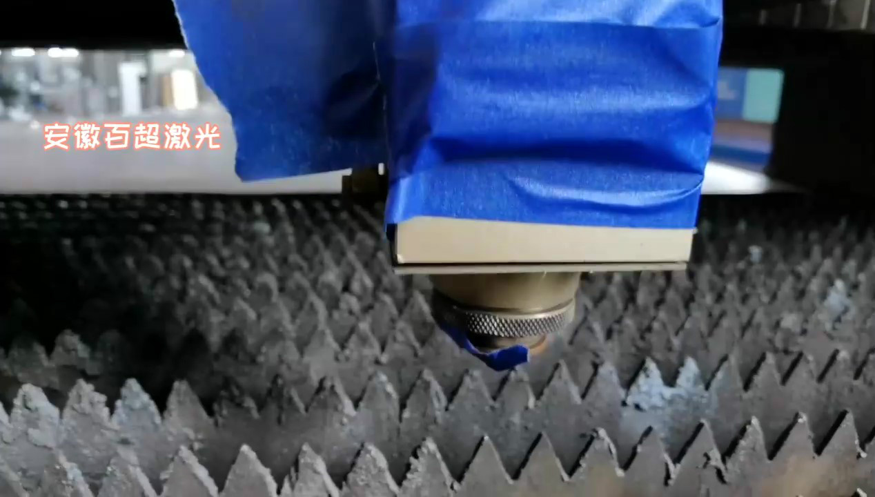 【安徽百超激光】現(xiàn)場(chǎng)更換準(zhǔn)直保護(hù)鏡的方法和注意事項(xiàng)